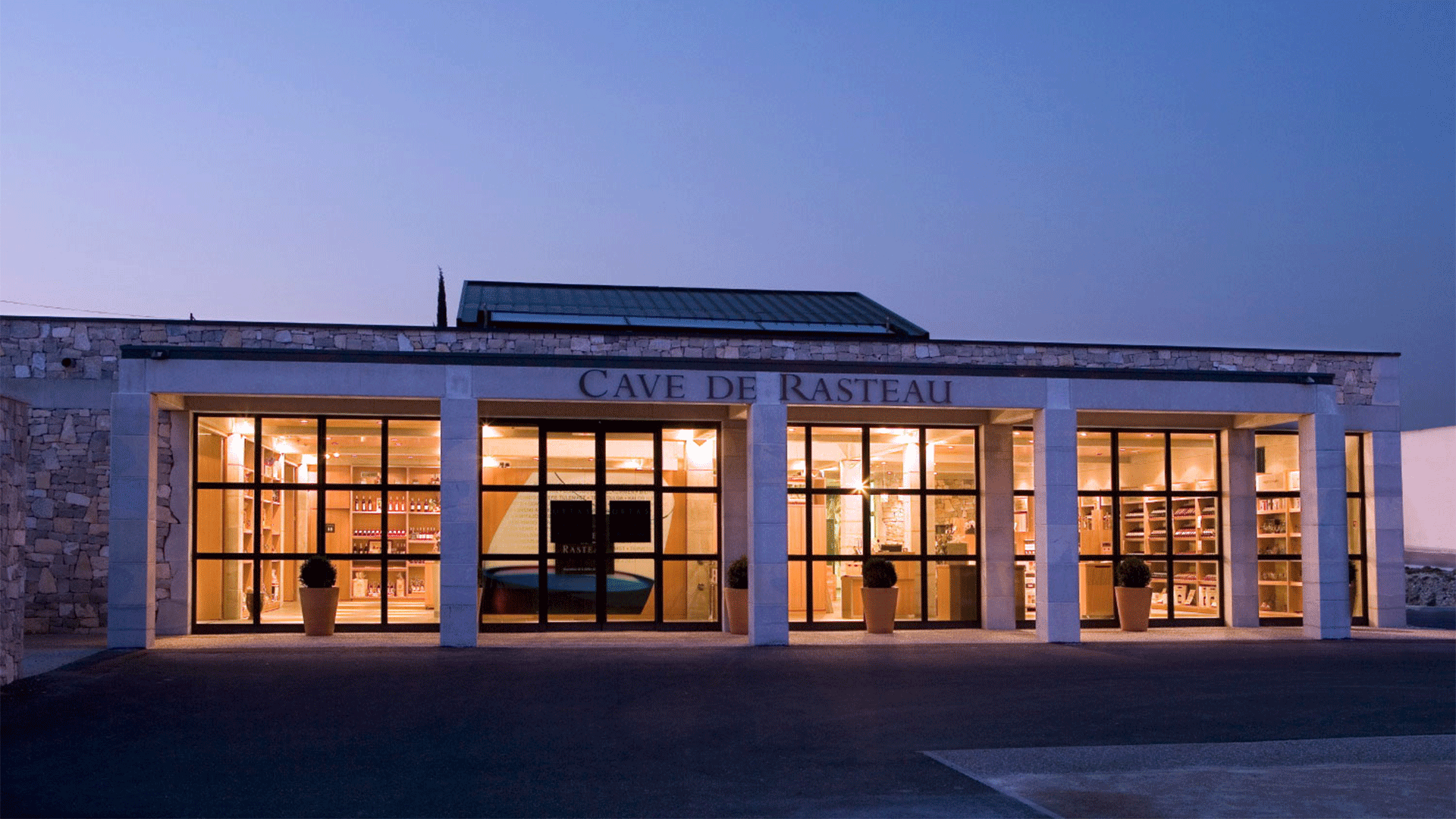 CAVEAU-DE-VENTE-RASTEAU_0000_cave-caveau-activite-vente-boutique-oenotourisme-architecte-rasteau-84-(10)